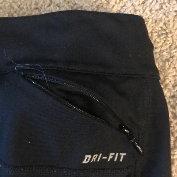 black dri fit nike capri leggings - Picture 2 of 3
